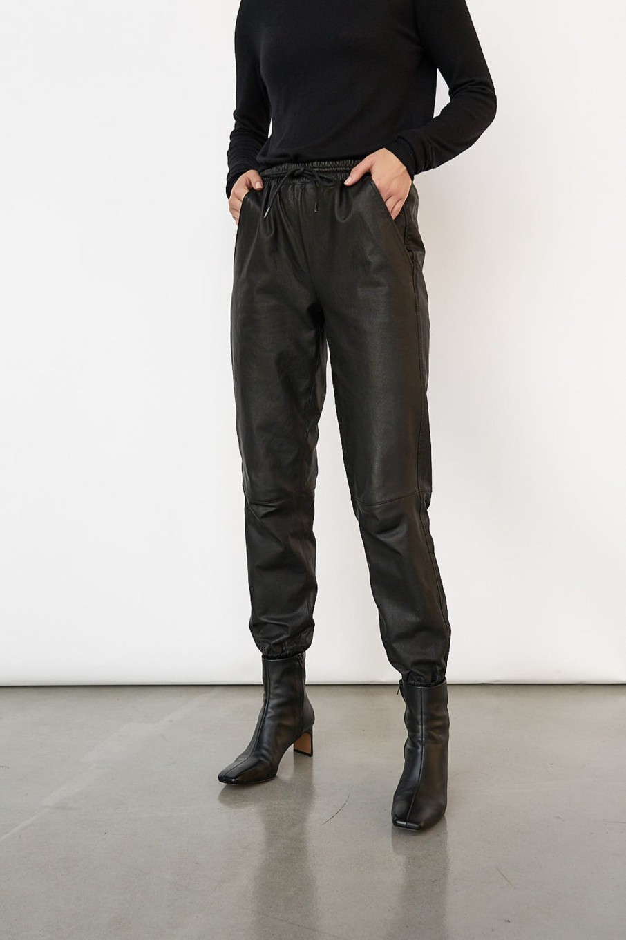 Pants | Stylestore Wblrobyn Leather String Pants